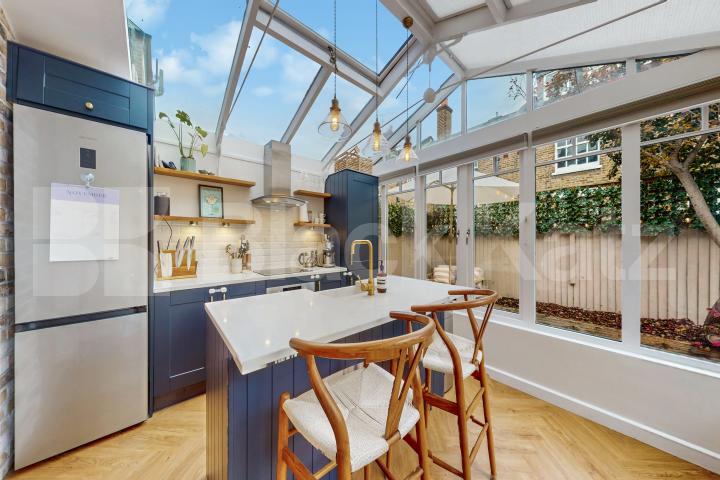 Stylish & contemporary maisonette flooded with natural light  Odger Street, Battersea 